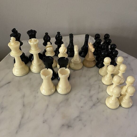 Other - Vtg Chess Pieces 32 in total mixed Black & Natural off white Pieces Felt Bottoms